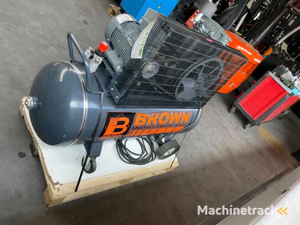Brown CR 307+S zuigercompressor met 270L ketel