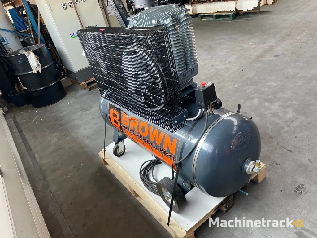 Brown CR 307+S zuigercompressor met 270L ketel