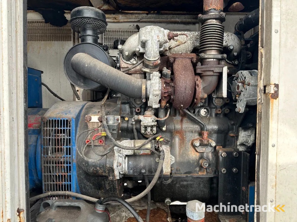 Perkins T4.236 FG Wilson Stamford 60 kVA Silent generatorset