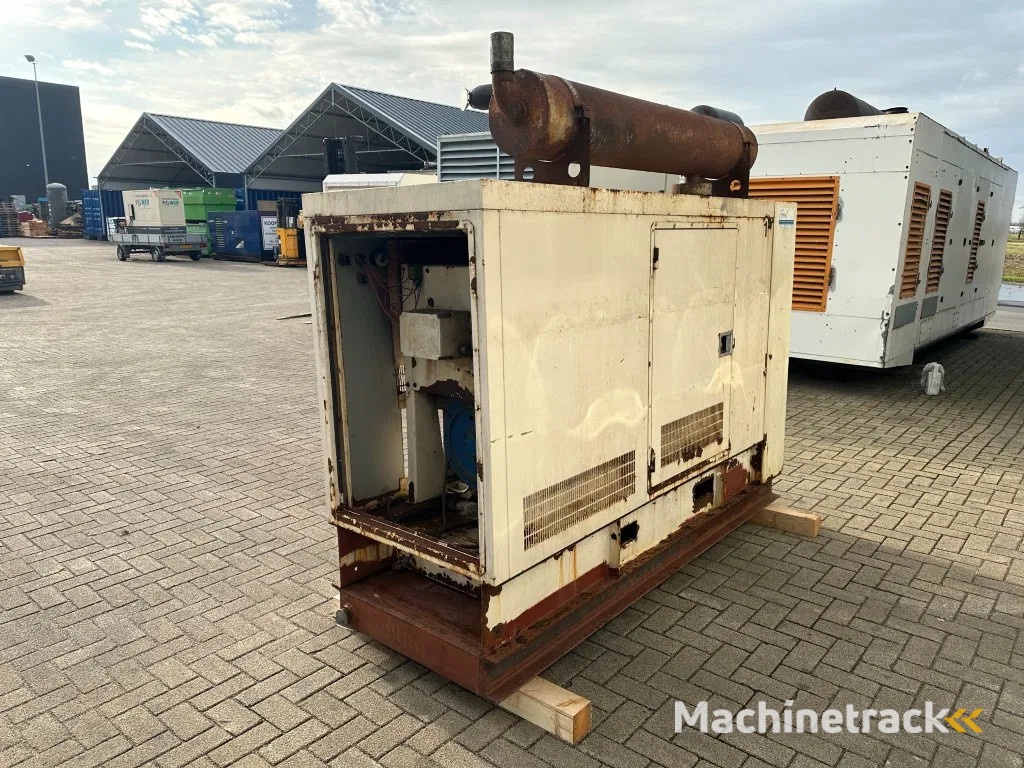 Perkins T4.236 FG Wilson Stamford 60 kVA Silent generatorset