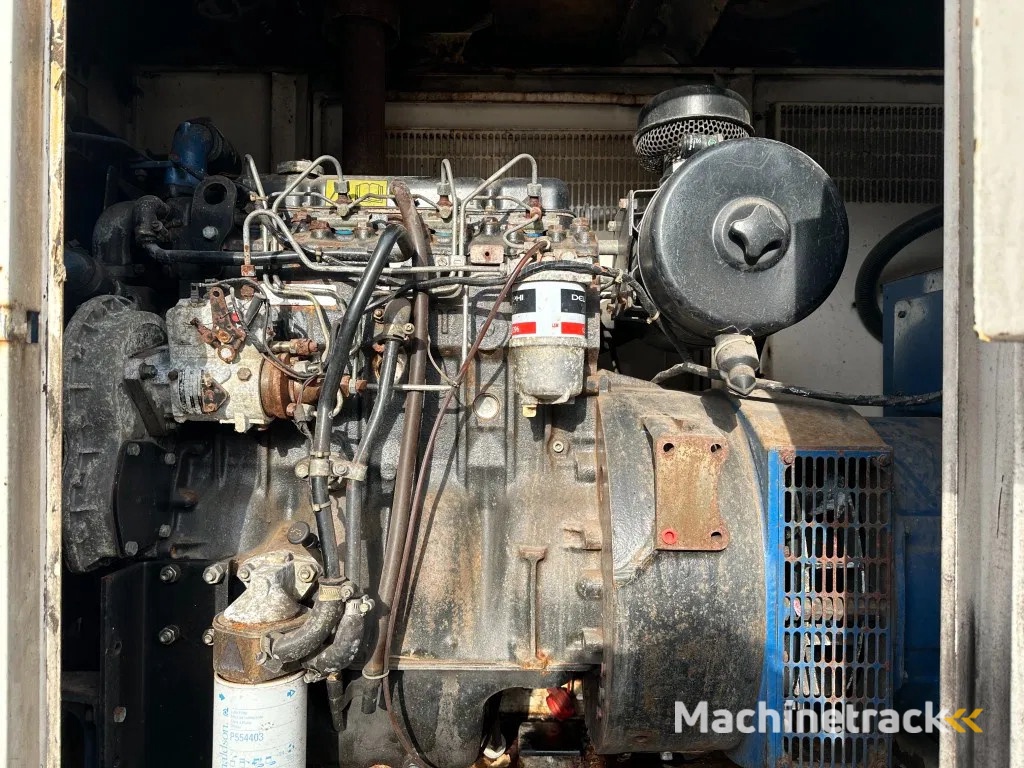 Perkins T4.236 FG Wilson Stamford 60 kVA Silent generatorset