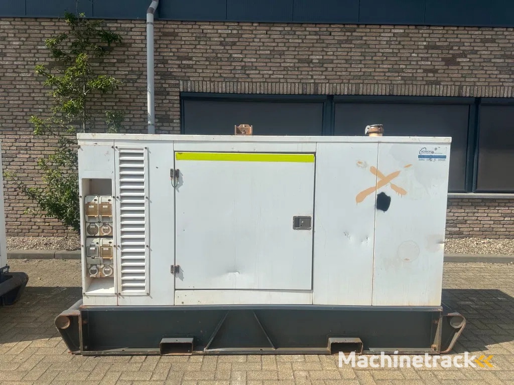 Iveco FPT NEF45 SM1A.A004 Stamford 60 kVA Silent Renrtal generatorset