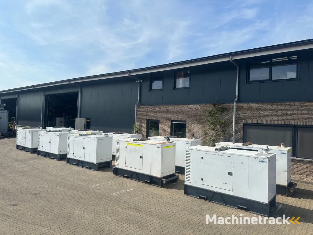 Iveco FPT NEF45 SM1A.A004 Stamford 60 kVA Silent Renrtal generatorset