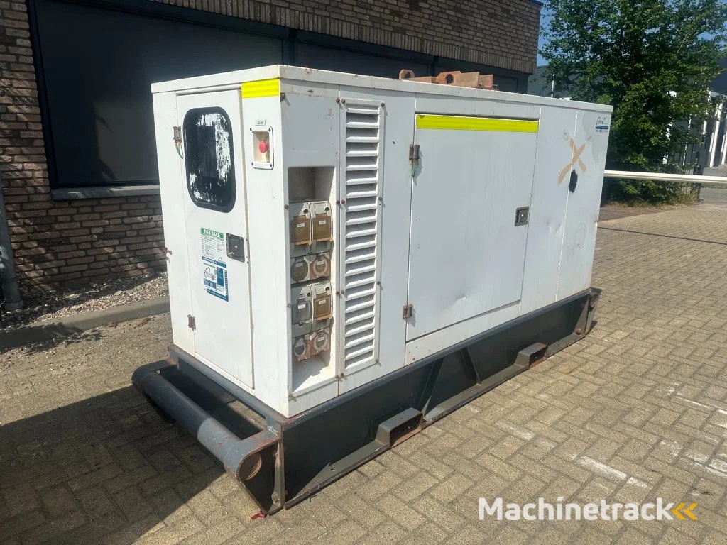 Iveco FPT NEF45 SM1A.A004 Stamford 60 kVA Silent Renrtal generatorset