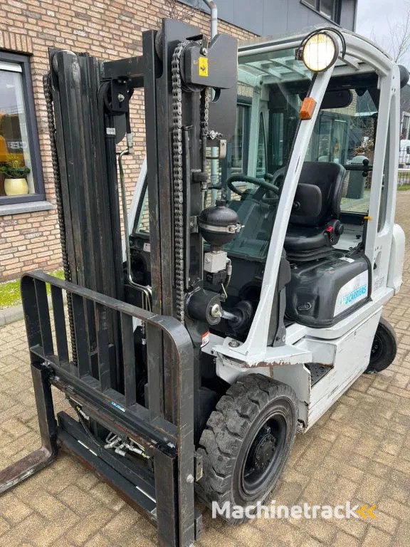 Nissan Nissan Uni Carriers 2.5 ton diesel Y1D2A25Q Nissan 2.5 ton Duplex Sideshift Diesel Heftruck