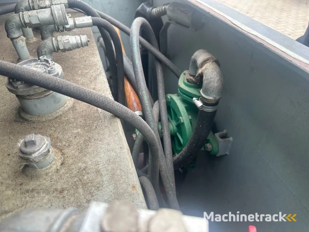 IBC Steenbergen Kiwa IBC 2000 liter dieseltank met handpomp Milieutank