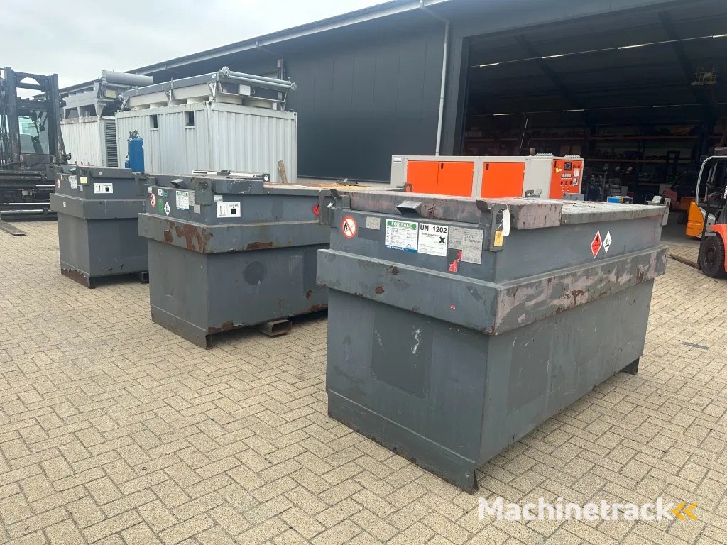 IBC Steenbergen Kiwa IBC 2000 liter dieseltank met handpomp Milieutank