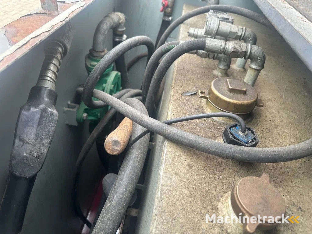 IBC Steenbergen Kiwa IBC 2000 liter dieseltank met handpomp Milieutank