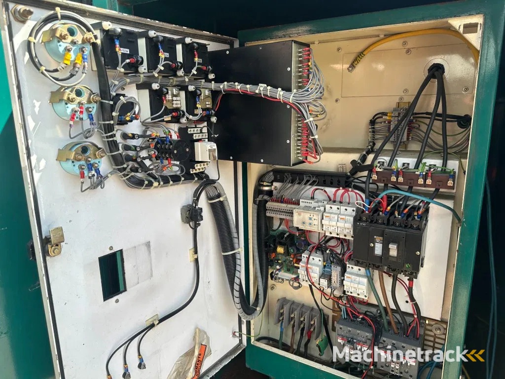 Iveco 7450 I 5.05 Petbow 50 kVA Silent noodstroom generatorset met automatische netovername ATS