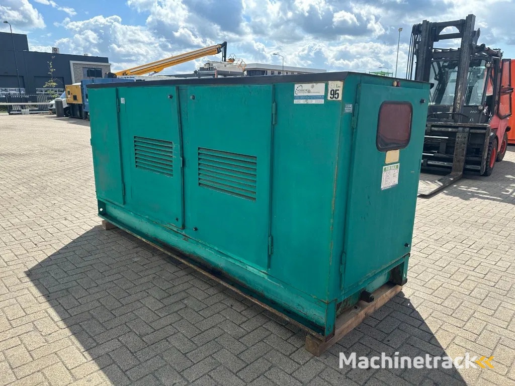 Iveco 7450 I 5.05 Petbow 50 kVA Silent noodstroom generatorset met automatische netovername ATS