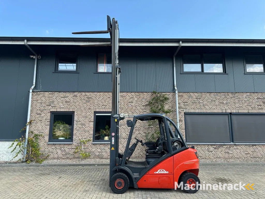 Linde H25T 2.5 ton Triplex Freelift Sideshift LPG Heftruck