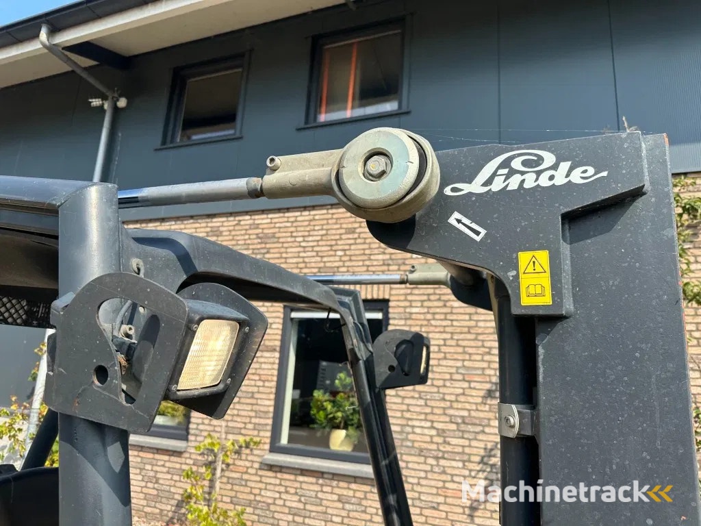 Linde H25T 2.5 ton Triplex Freelift Sideshift LPG Heftruck