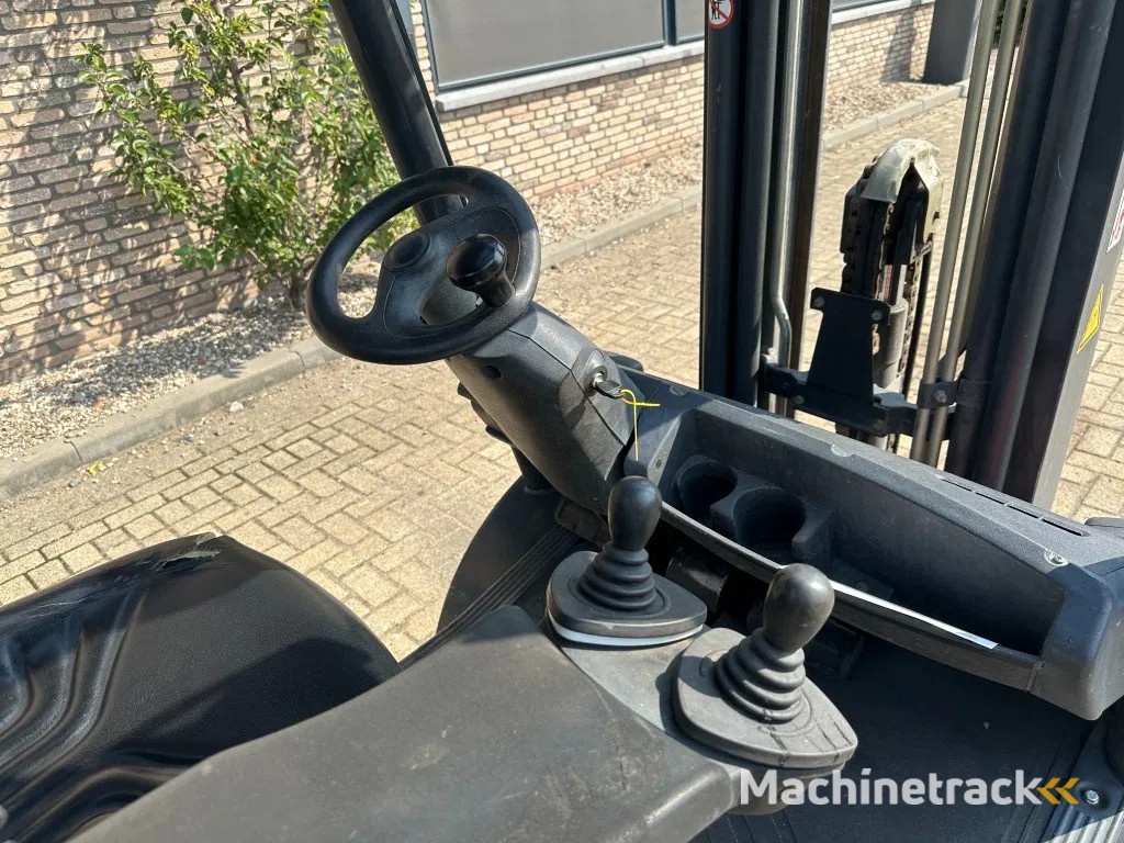 Linde H25T 2.5 ton Triplex Freelift Sideshift LPG Heftruck