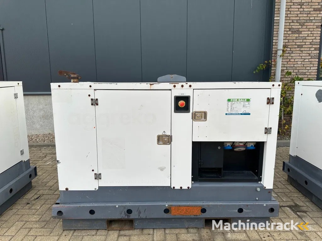 Iveco FPT F32 AM1A Leroy Somer 32 KVA Silent generatorset 660 hours !