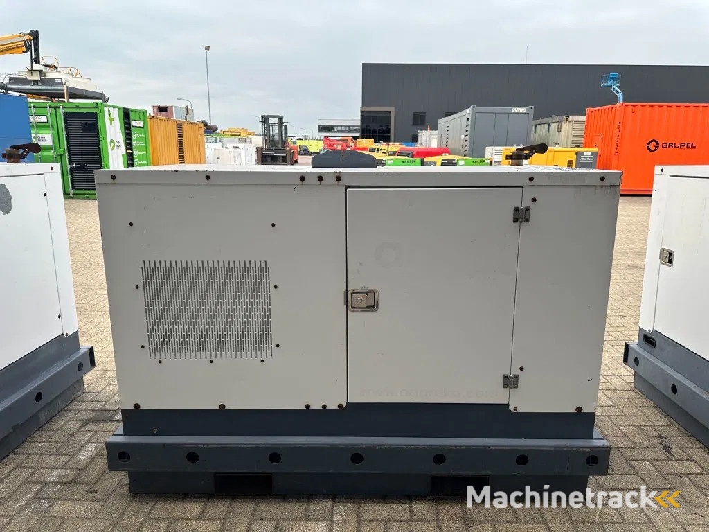 Iveco FPT F32 AM1A Leroy Somer 32 KVA Silent generatorset 660 hours !