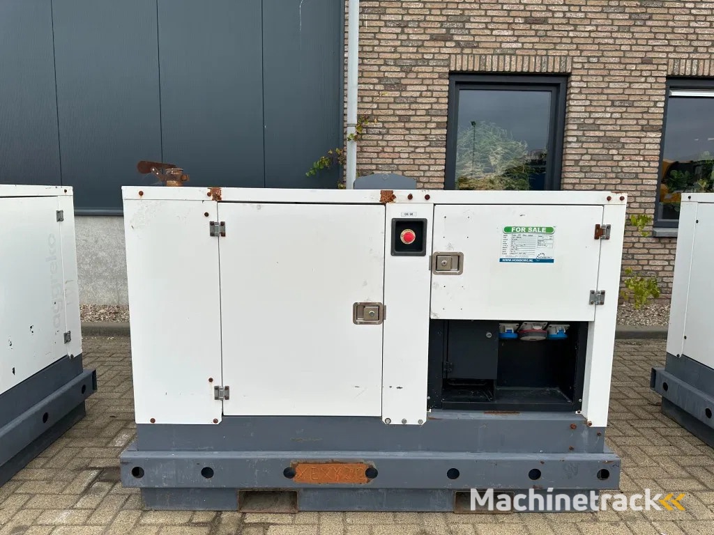 Iveco FPT F32 AM1A Leroy Somer 32 kVA silent generatorset 29 hours !