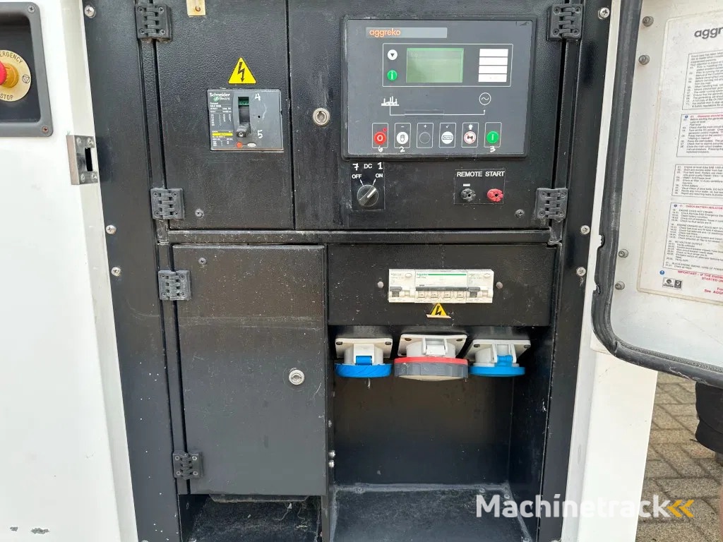 Iveco FPT F32 AM1A Leroy Somer 32 kVA silent generatorset 29 hours !