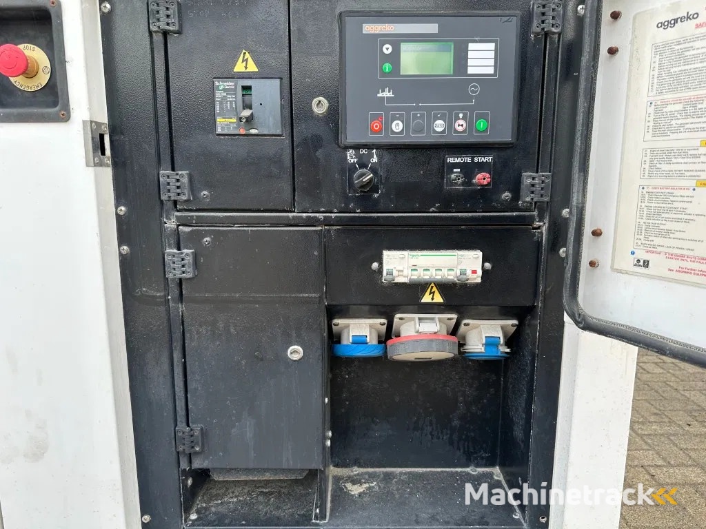 Iveco FPT F32 AM1A Leroy Somer 32 kVA Silent generatorset 21 hours !
