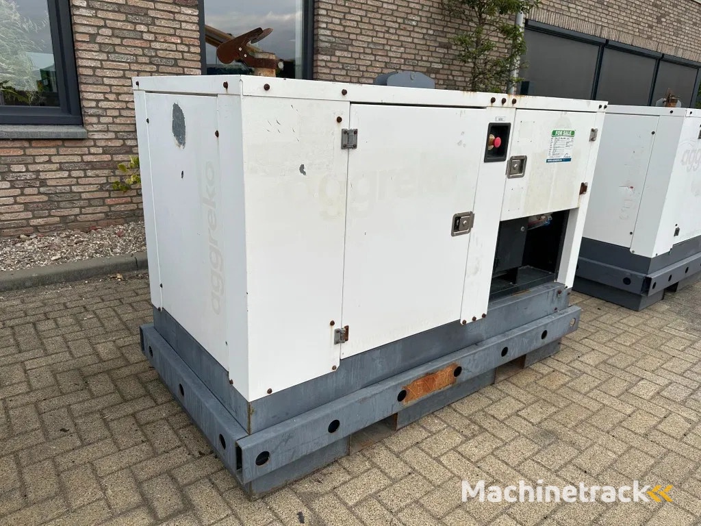 Iveco FPT F32 AM1A Leroy Somer 32 kVA Silent generatorset 21 hours !