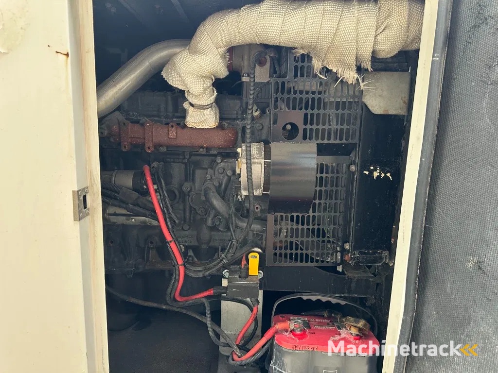 Iveco FPT F32 AM1A Leroy Somer 32 kVA Silent generatorset 21 hours !