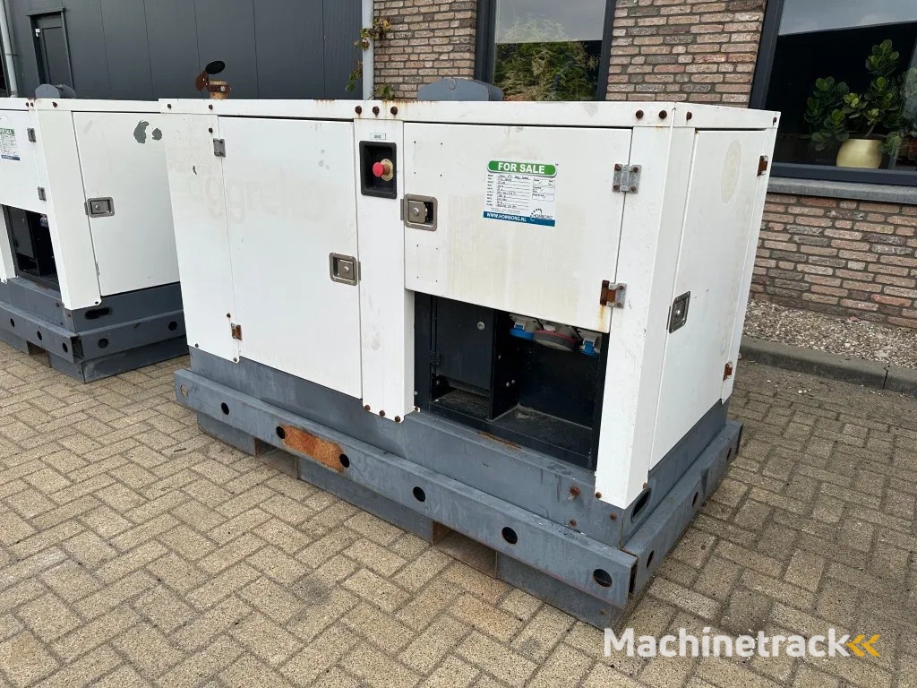 Iveco FPT F32 AM1A Leroy Somer 32 kVA Silent generatorset 21 hours !
