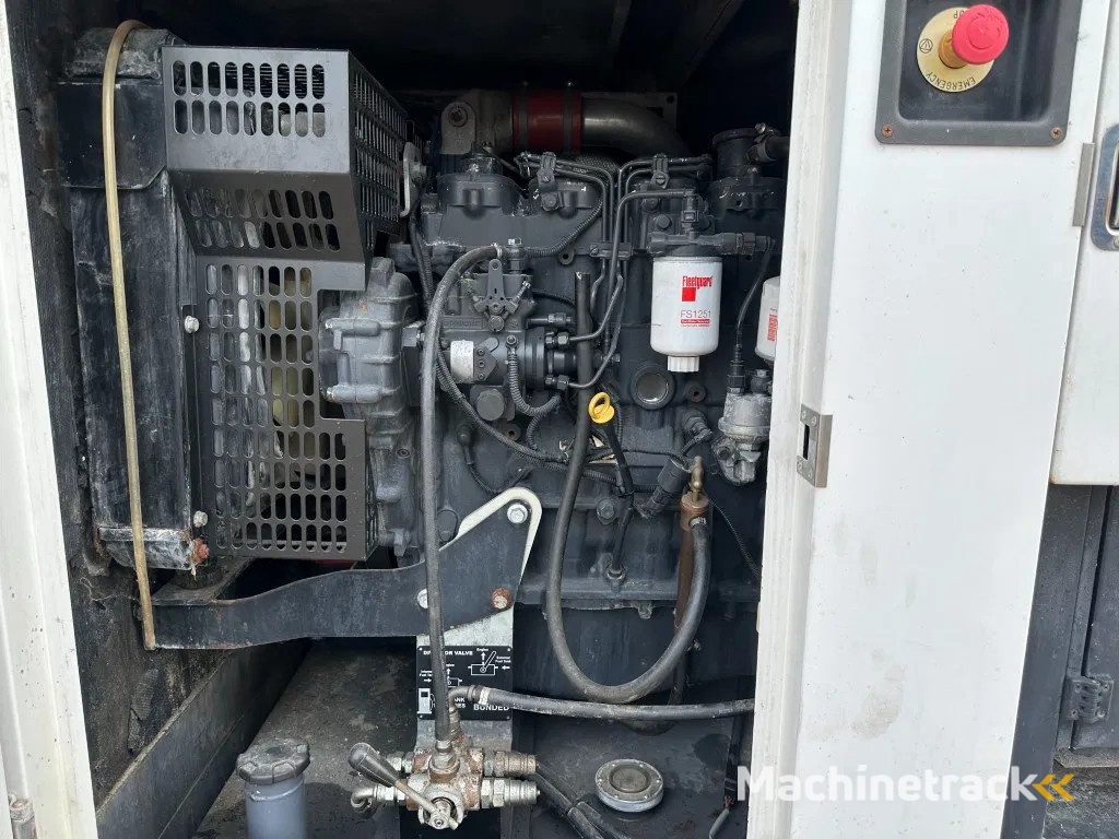 Iveco FPT F32 AM1A Leroy Somer 32 kVA Silent generatorset 21 hours !