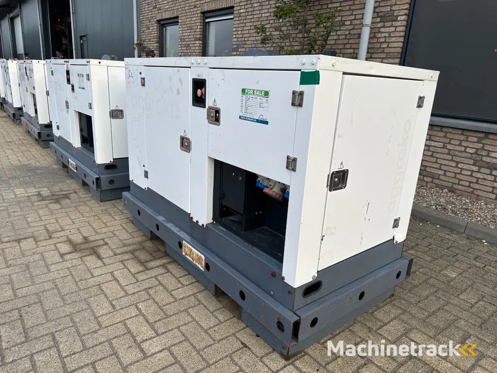 Iveco FPT F32 AM1A Leroy Somer 32 kVA Silent generatorset 667 hours !