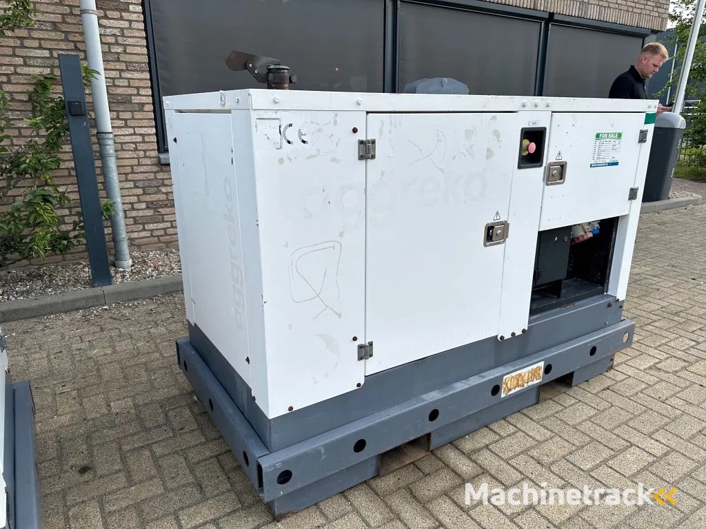 Iveco FPT F32 AM1A Leroy Somer 32 kVA Silent generatorset 667 hours !