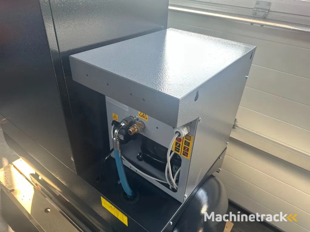 Contimac NS CN 10S 270D 7.5 kW 965 L / min 10 Bar Elektrische Schroefcompressor met Droger en Ketel