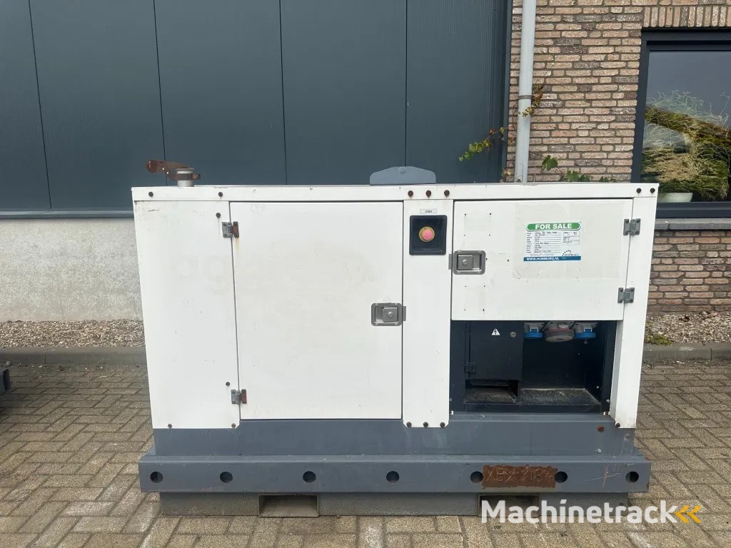 Iveco FPT F32 AM1A Leroy Somer 32 kVA Silent generatorset 92 hours !