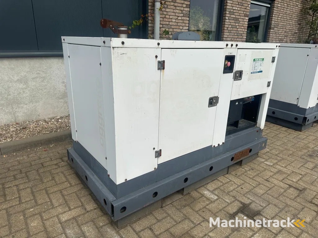 Iveco FPT F32 AM1A Leroy Somer 32 kVA Silent generatorset 92 hours !