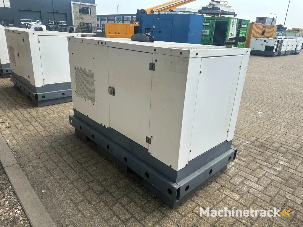 Iveco FPT F32 AM1A Leroy Somer 32 kVA Silent generatorset 92 hours !