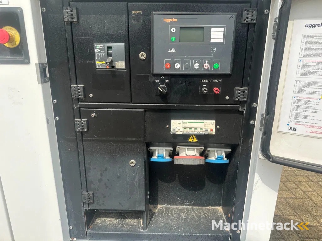 Iveco FPT F32 AM1A Leroy Somer 32 kVA Silent generatorset 297 hours !