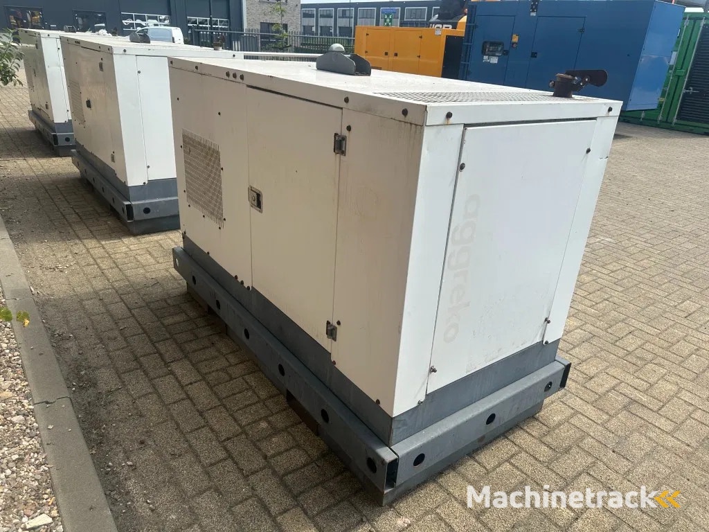 Iveco FPT F32 AM1A Leroy Somer 32 kVA Silent generatorset 297 hours !