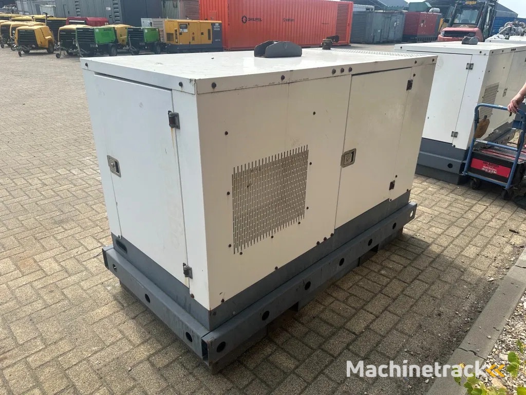 Iveco FPT F32 AM1A Leroy Somer 32 kVA Silent generatorset 297 hours !