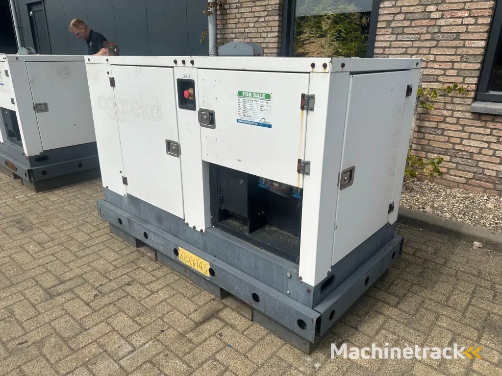 Iveco FPT F32 AM1A Leroy Somer 32 kVA Silent generatorset 297 hours !