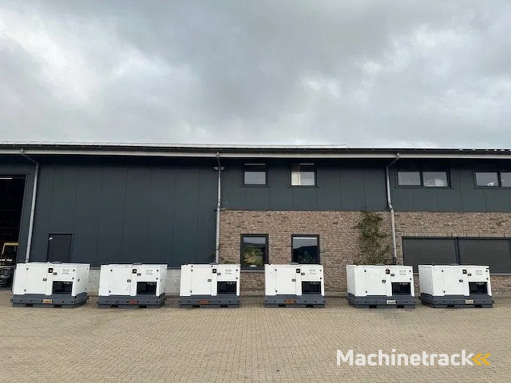 Iveco FPT F32 AM1A Leroy Somer 32 kVA Silent generatorset 368 hours !