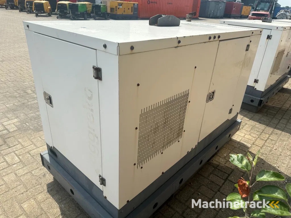 Iveco FPT F32 AM1A Leroy Somer 32 kVA Silent generatorset 368 hours !