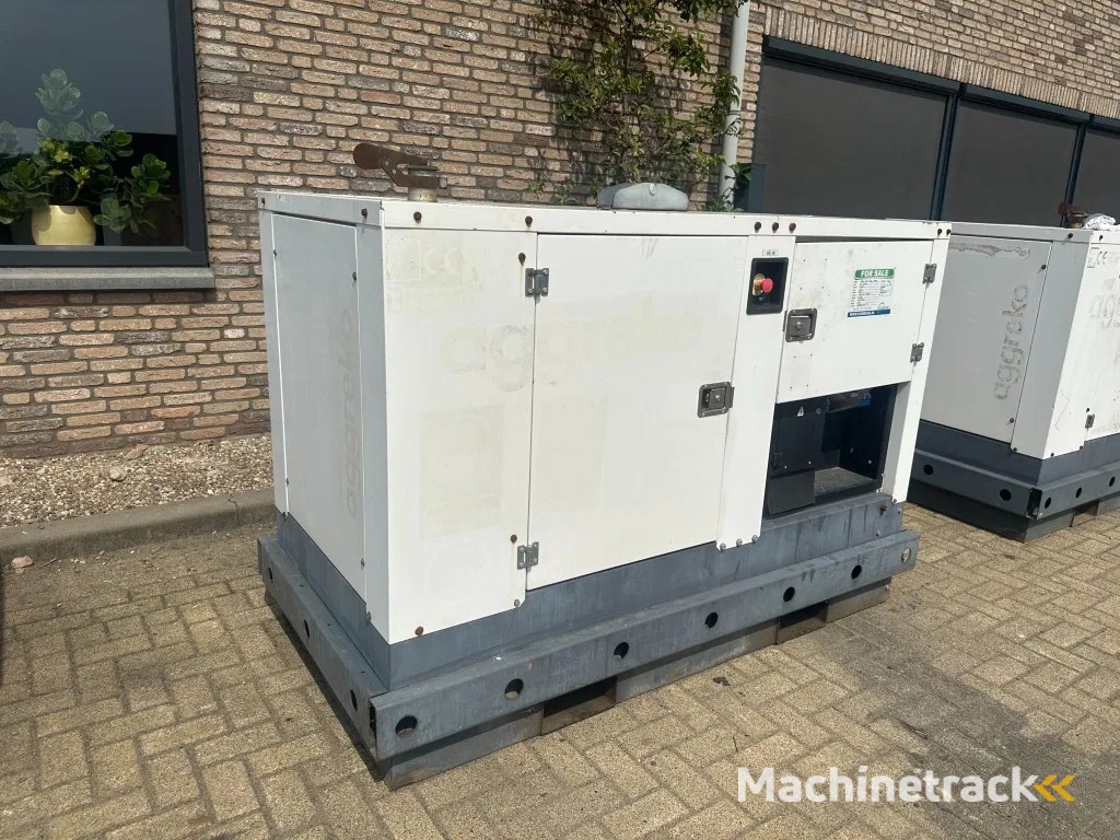 Iveco FPT F32 AM1A Leroy Somer 32 kVA Silent generatorset 368 hours !