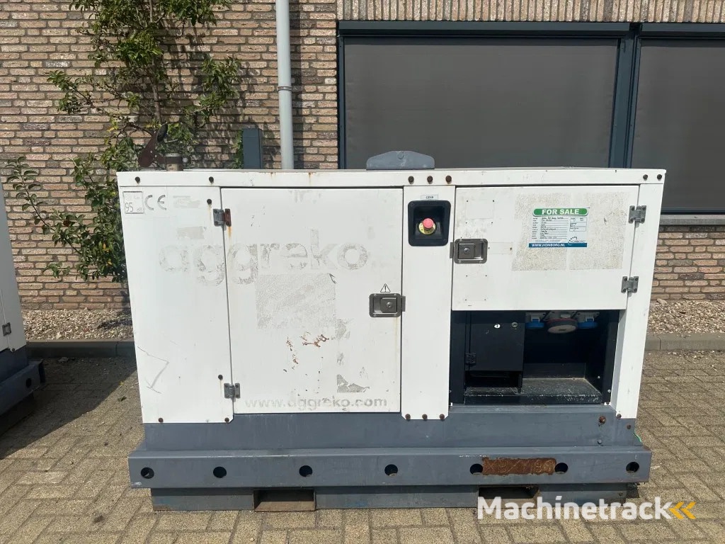 Iveco FPT F32 AM1A Leroy Somer 32 kVA Silent generatorset 251 hours !