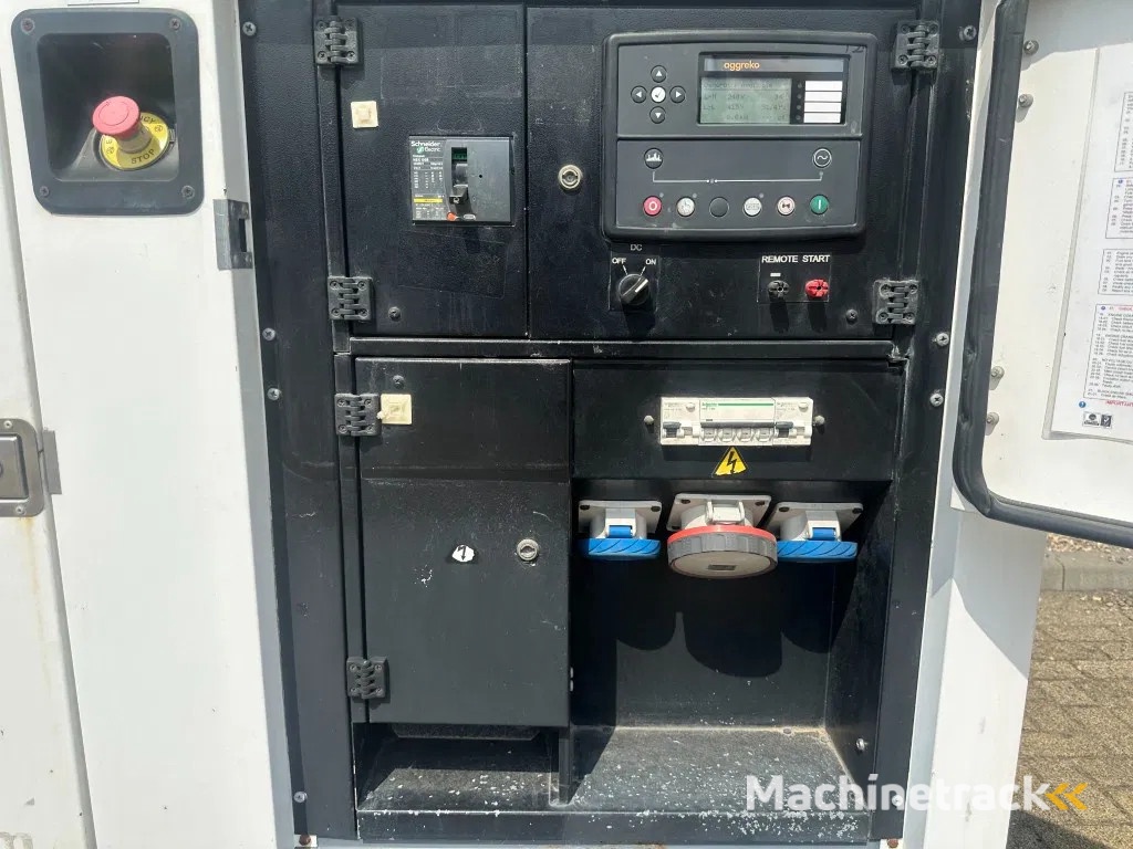 Iveco FPT F32 AM1A Leroy Somer 32 kVA Silent generatorset 251 hours !