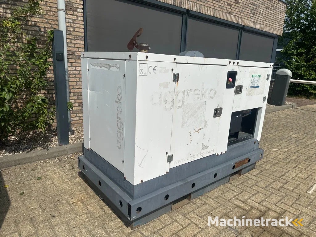 Iveco FPT F32 AM1A Leroy Somer 32 kVA Silent generatorset 251 hours !