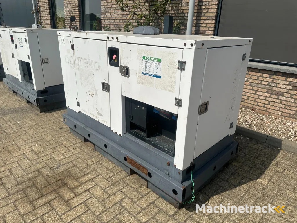 Iveco FPT F32 AM1A Leroy Somer 32 kVA Silent generatorset 251 hours !