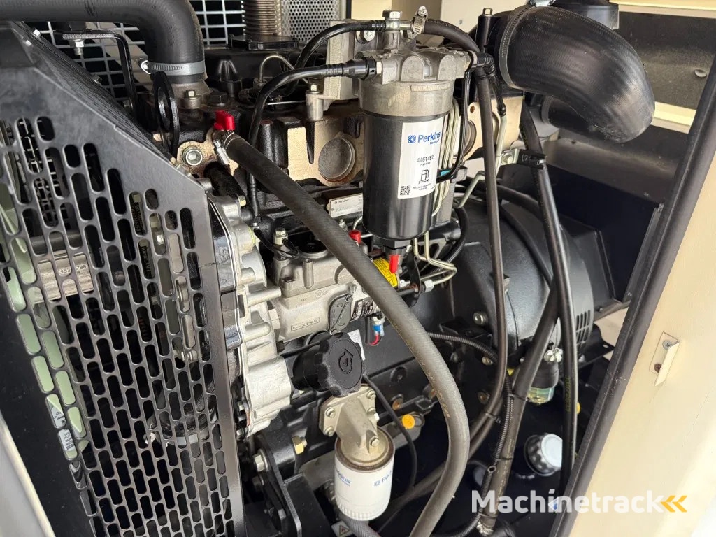 Perkins 1103A-33G 33 kVA Silent generatorset as New ! 231 hours !
