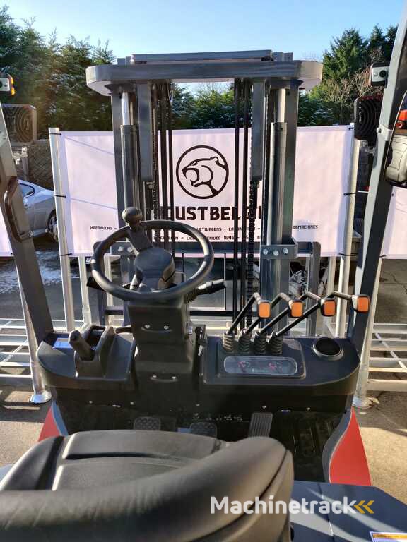FORKLIFT