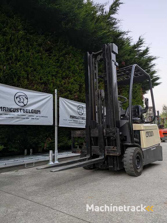 FORKLIFT