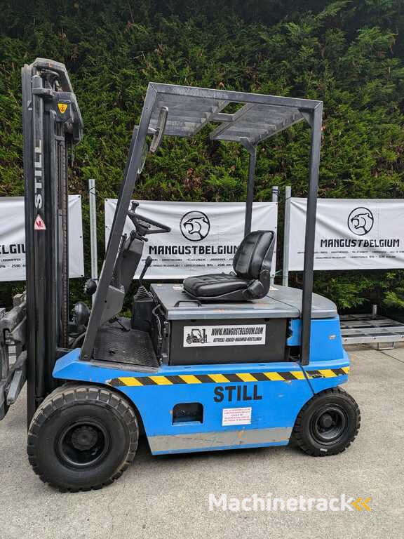 FORKLIFT