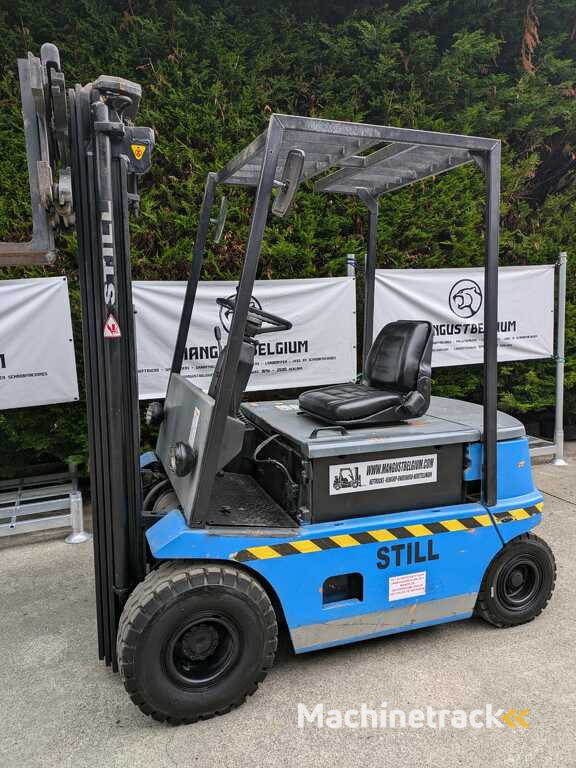 FORKLIFT