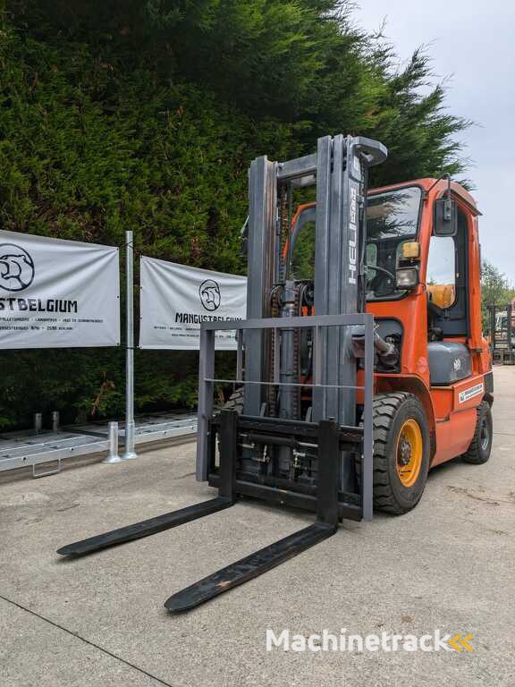 FORKLIFT