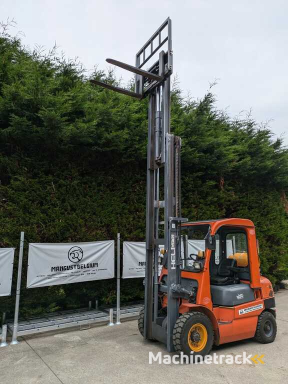 FORKLIFT
